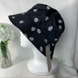 Alice & Olivia Bucket Hat Reversible Navy/White